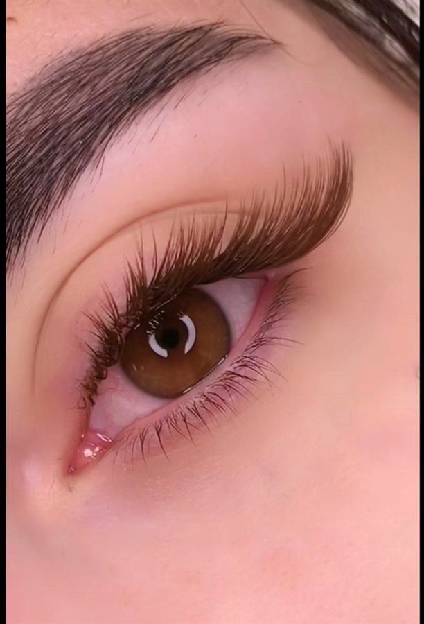 Natural lash extensions closeup – lash lift and tint studio