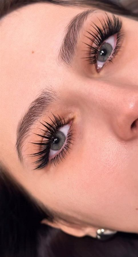 Hybrid lash extensions on hazel eyes